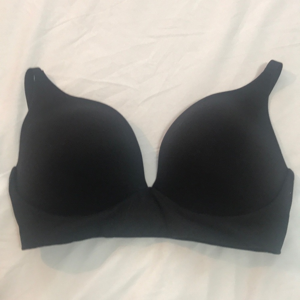 Victoria’s Secret 34DD Black Racerback